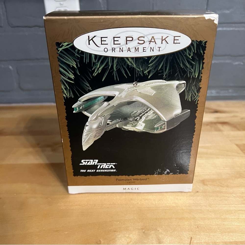 NIB Hallmark Keepsake Star Trek Next Generation Romulan Warbird Ornament 1995